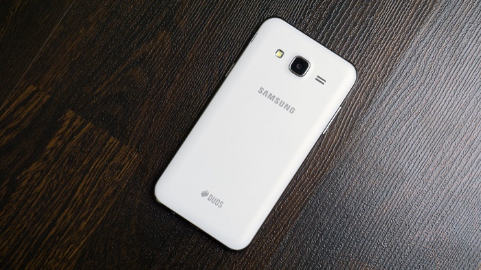 Mặt sau Samsung Galaxy J5