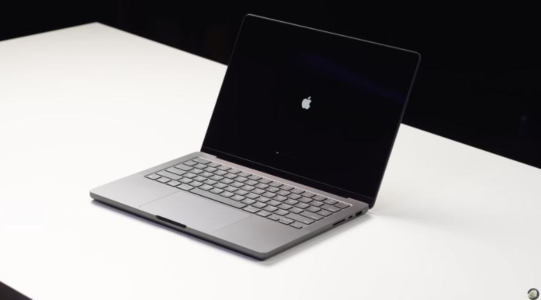 MacBook Pro M4 chạy chip M4 hàng đầu