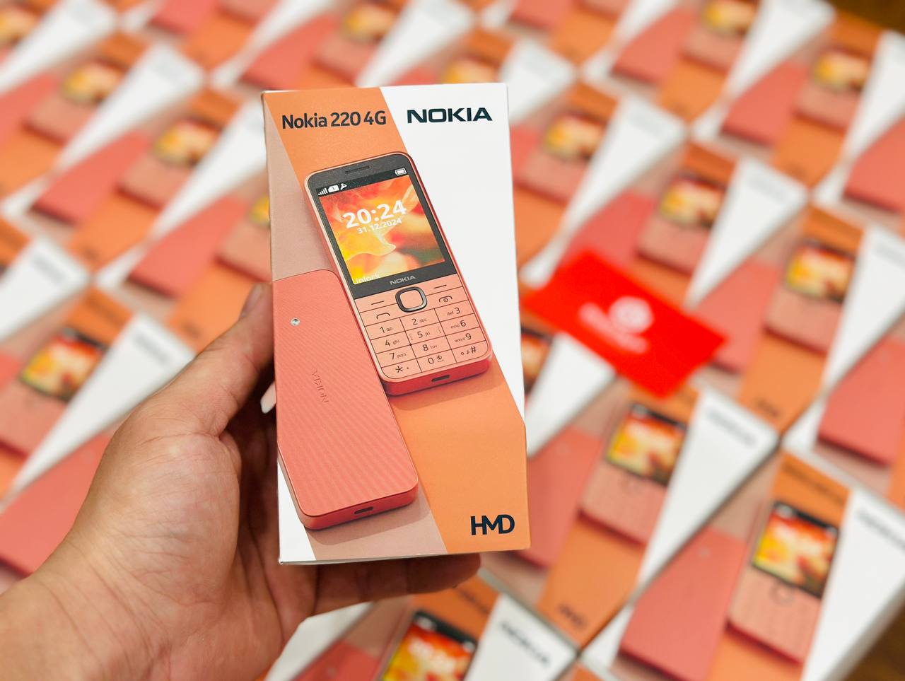 thiết kế Nokia 220 4G nhỏ gọn