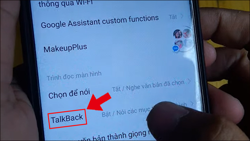 Chọn TalkBack để bật TalkBack