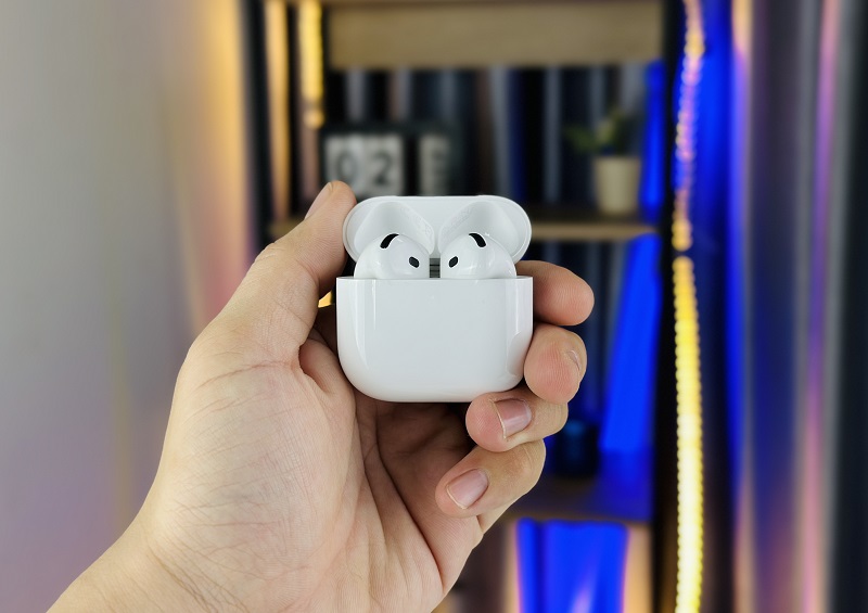 Tai nghe AirPods 4 Chủ Động Khử Tiếng Ồn có thiết kế đẹp, với màu trắng sang trọng