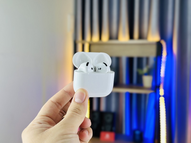 chuyển bài hát trên tai nghe AirPods 4 ANC dễ dàng