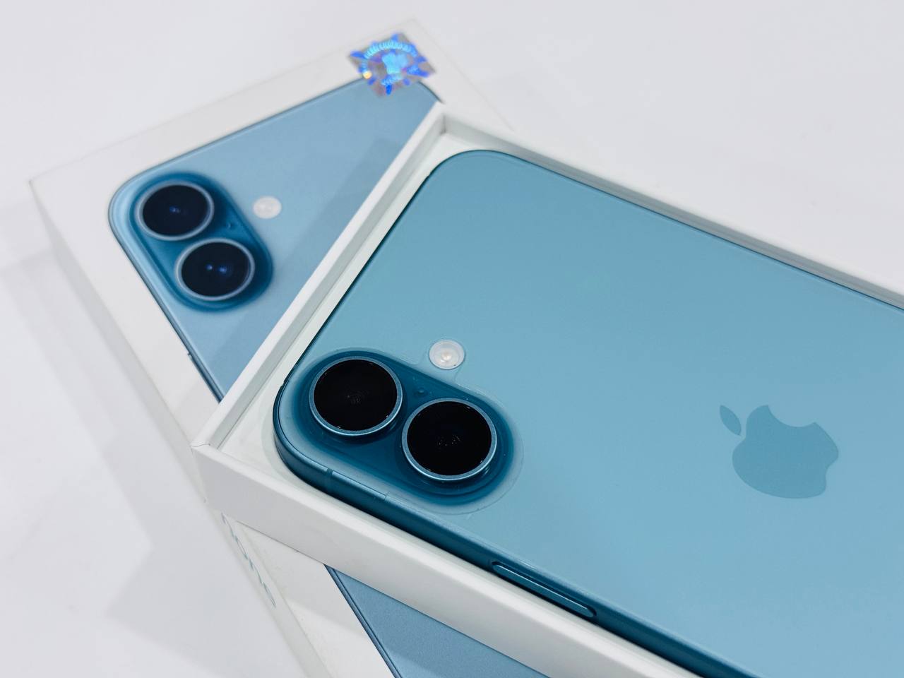 cụm camera của iPhone 16 Plus 256GB trôi bảo hành