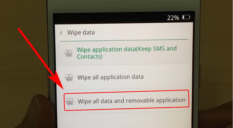 Chọn Wipe data > Wipe all data and removable application