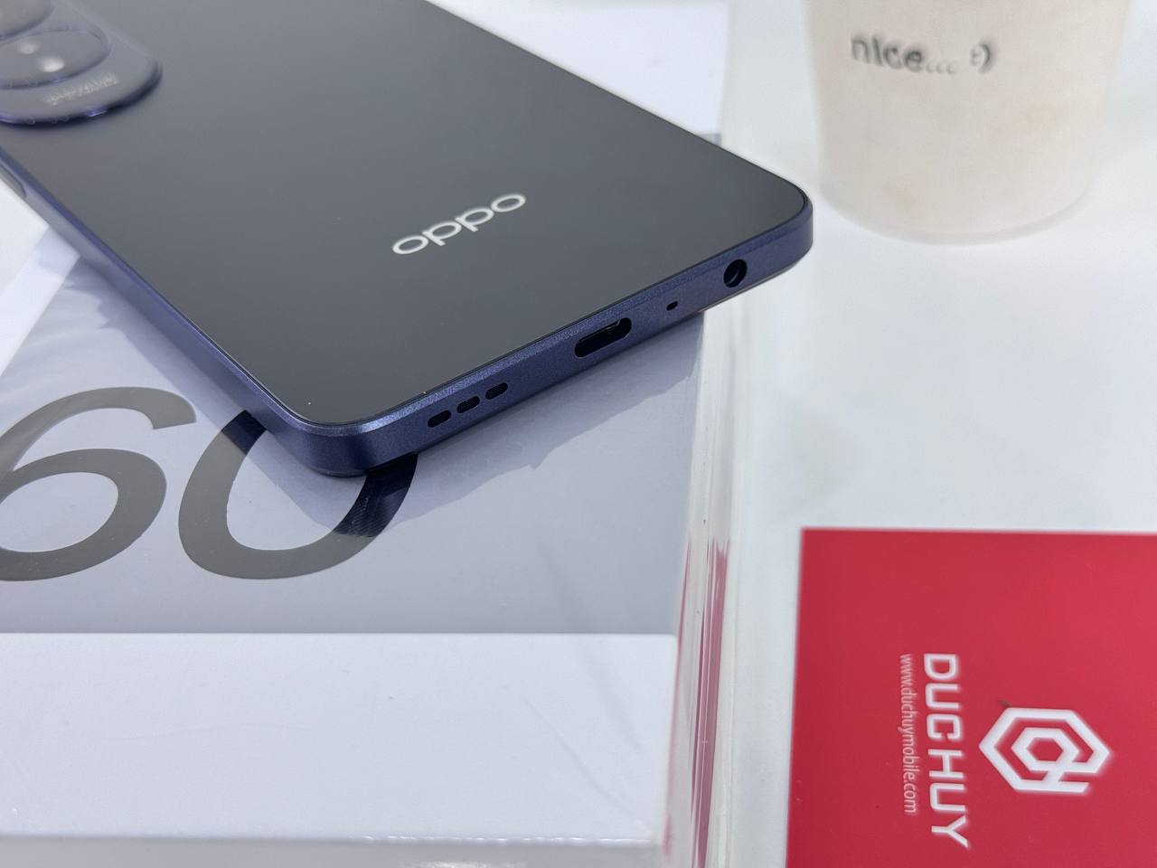 cạnh dưới OPPO A60