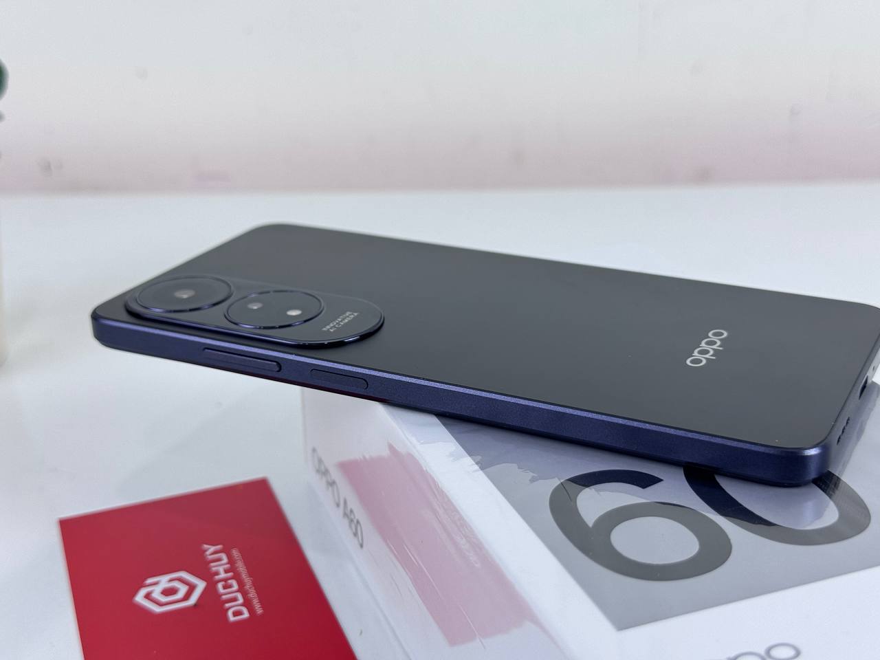 OPPO A60 có thiết kế trẻ trung 