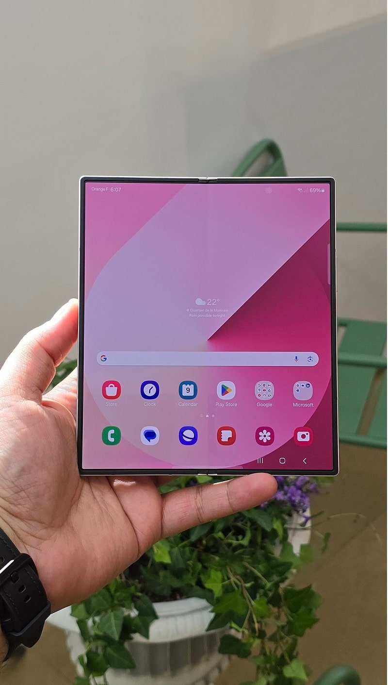 màn hình Samsung Galaxy Z Fold 6 màu Hồng Rosé sắc nét