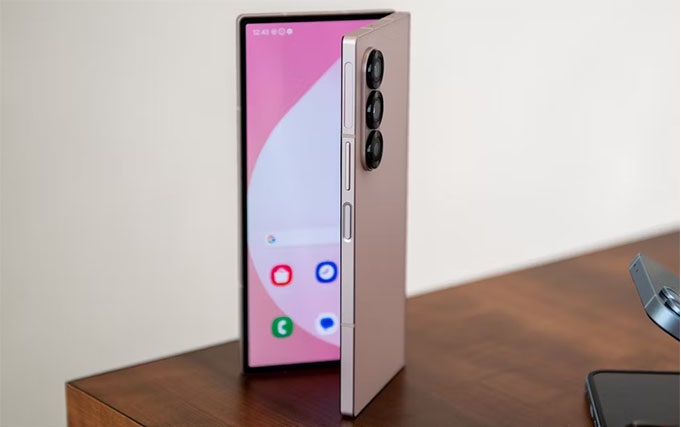 Samsung Galaxy Z Fold 6 màu Hồng Rosé