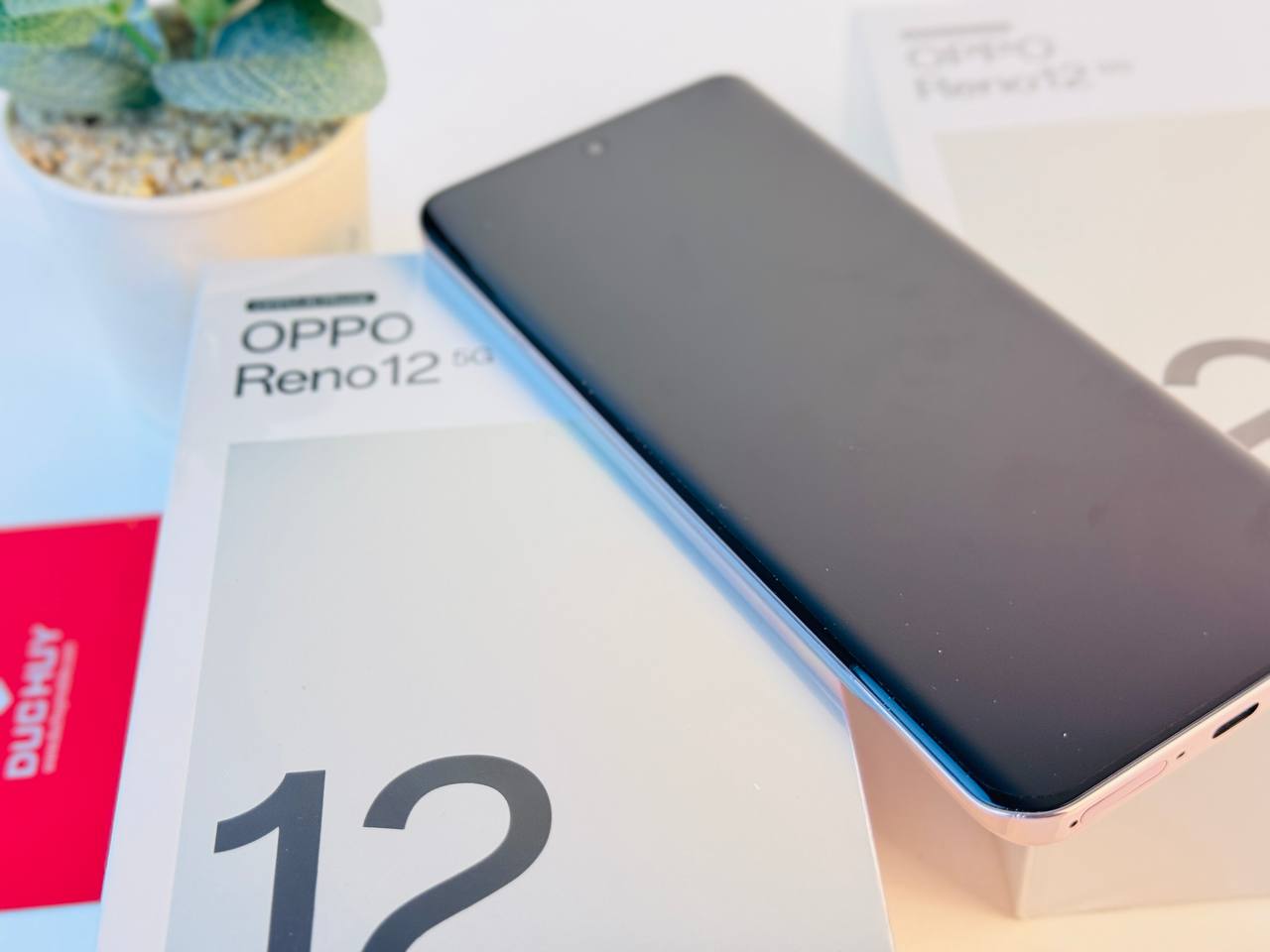 màn hình OPPO Reno12 5G hiển thị đẹp 