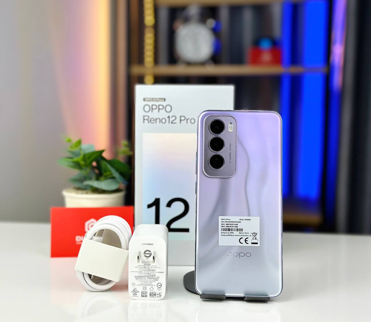 Cận cảnh Oppo Reno12 Pro 5G và phụ kiện