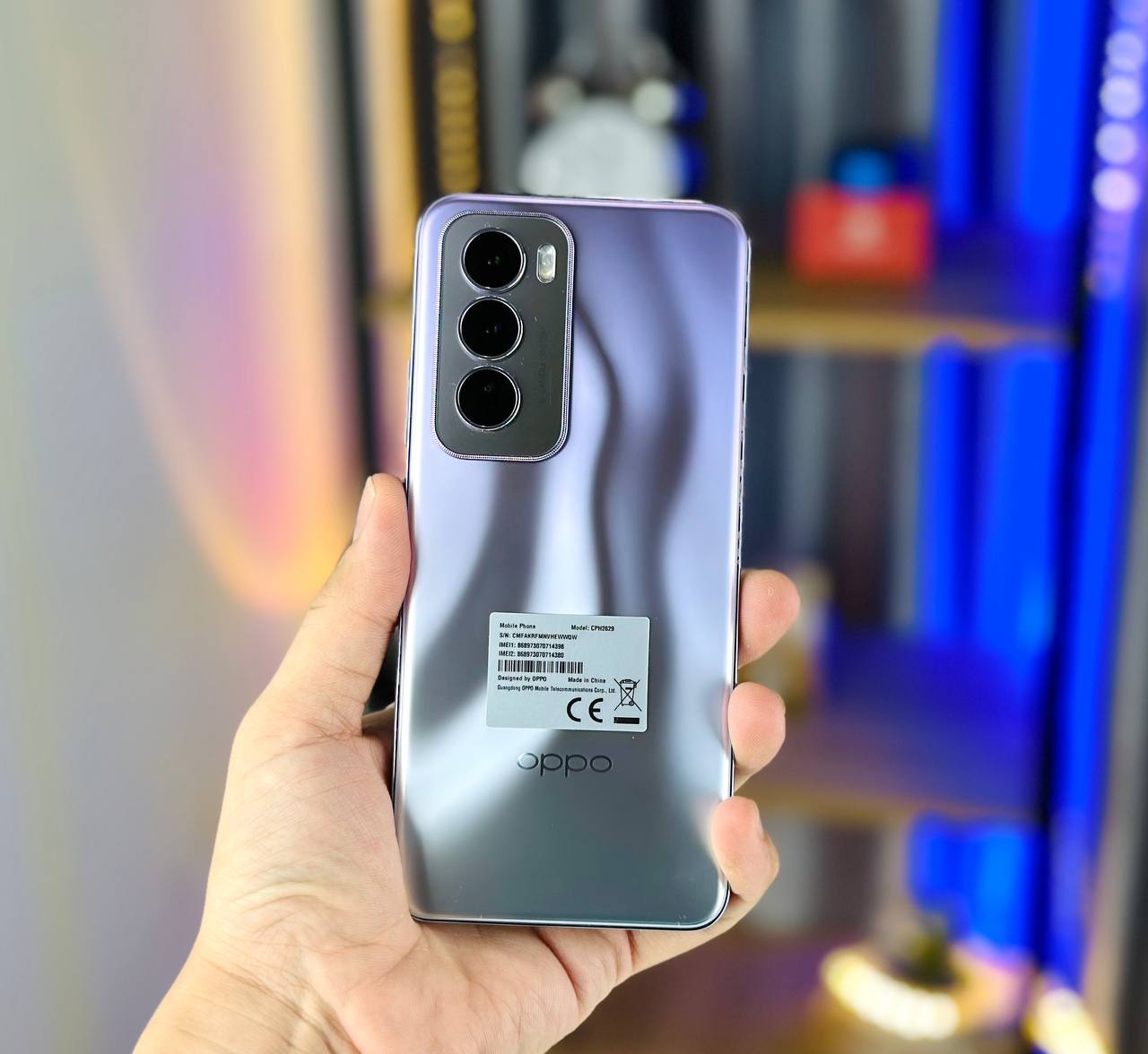 trên tay Oppo Reno12 Pro 5G màu tím siêu đẹp