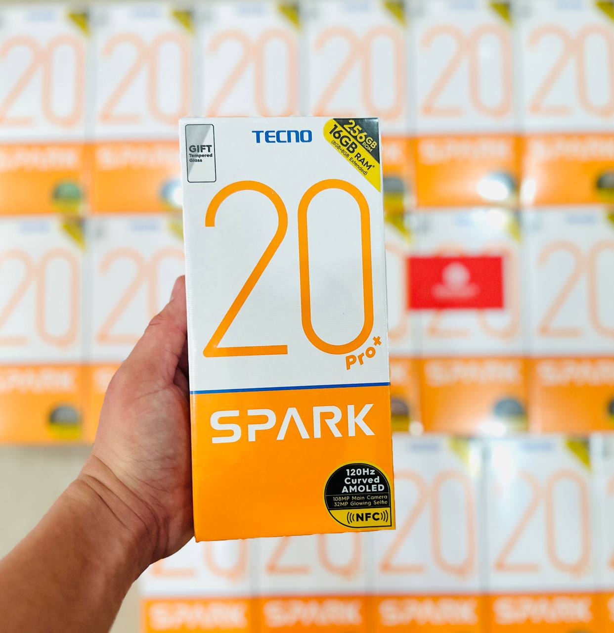 Tecno Spark 20 Pro Plus có giá siêu tốt 