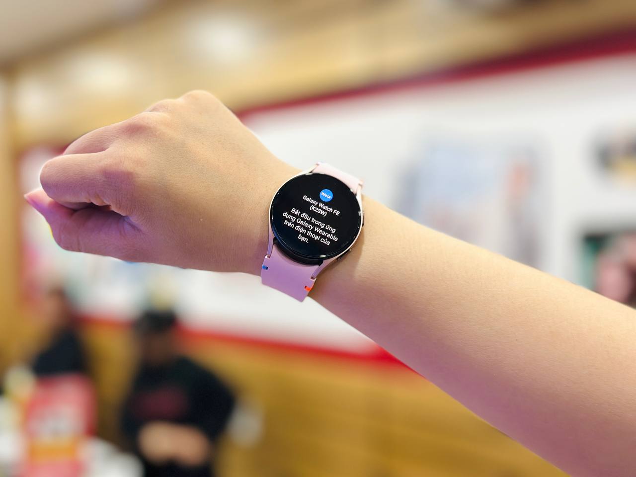 Samsung Galaxy Watch FE màu hồng cực đẹp