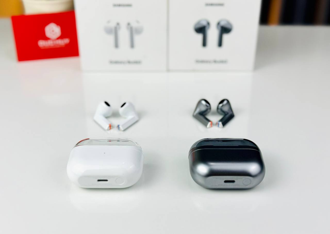 cận cảnh hộp sạc của Samsung Galaxy Buds 3