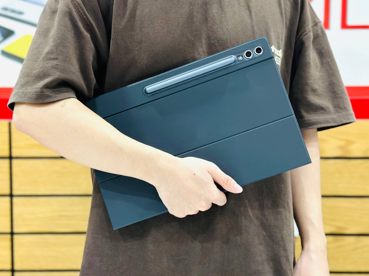 trên tay bao da Galaxy Tab S10 Ultra