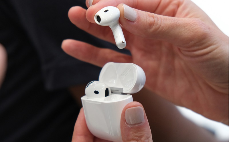 Cảm giác đeo tai nghe AirPods 4 ANC rất thoải mái