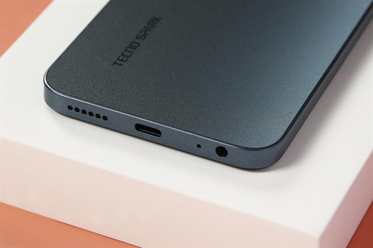 Tecno Spark Go 1 có pin 5000 mAh