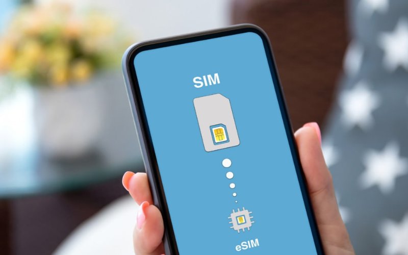 Có thể sử dụng song song cả eSim và SIM vật lý được không?