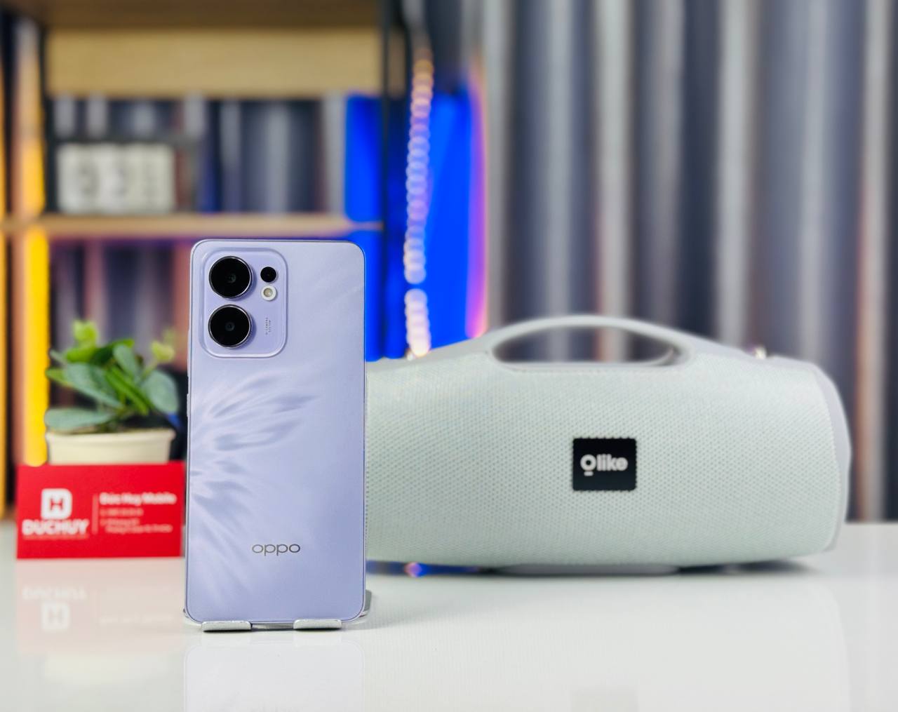 OPPO Reno13 F và loa Bluetooth Olike S6