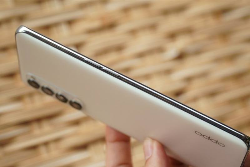 đánh giá oppo reno4 pro thiết kế 