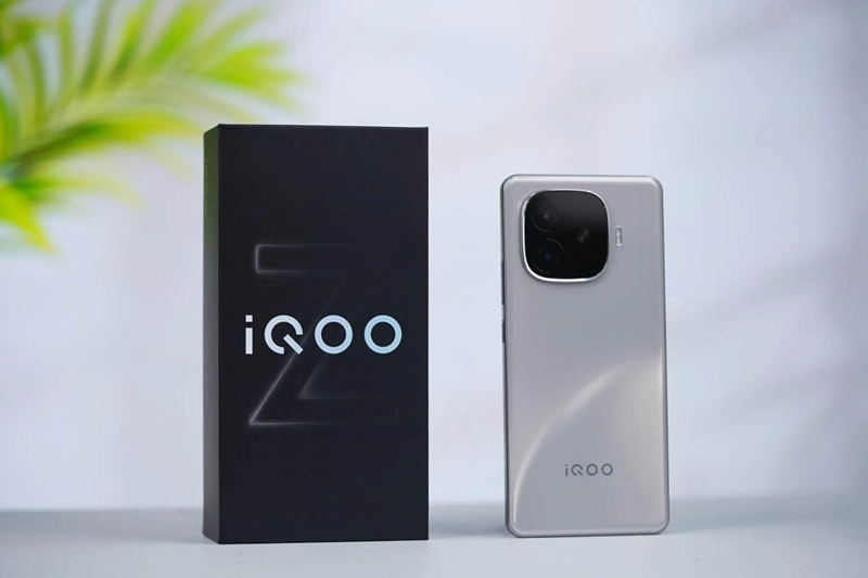 cận cảnh Vivo iQOO Z9 Turbo Plus