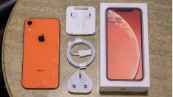 Đập hộp iPhone XR 256GB màu cam đầu tiên về Việt Nam