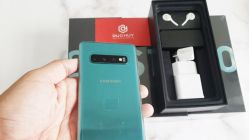 Mở hộp và trên tay Galaxy S10 đẹp kiệt xuất: màn hình nốt ruồi, 3 camera sau