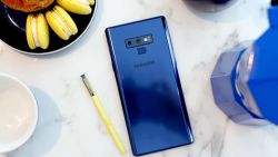 Cận cảnh Samsung Galaxy Note 9 vừa ra mắt, màn hình lớn, pin trâu